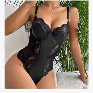 Chic Black Lace Underwire Bodysuit